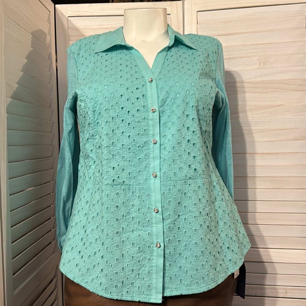 Reba Fitted Mint Green Eyelet Blouse with Rhinestone Buttons. Size 2X